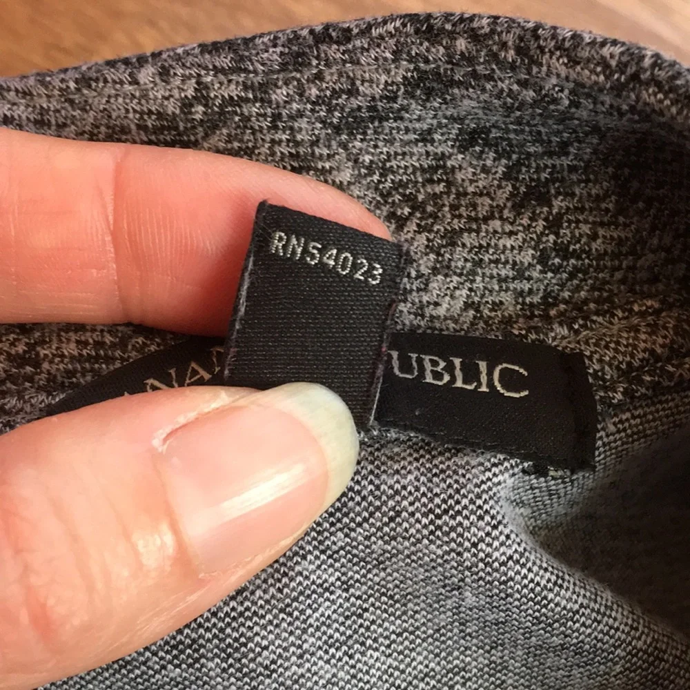 EUC Banana republic sleeveless shirt - Picture 8 of 14